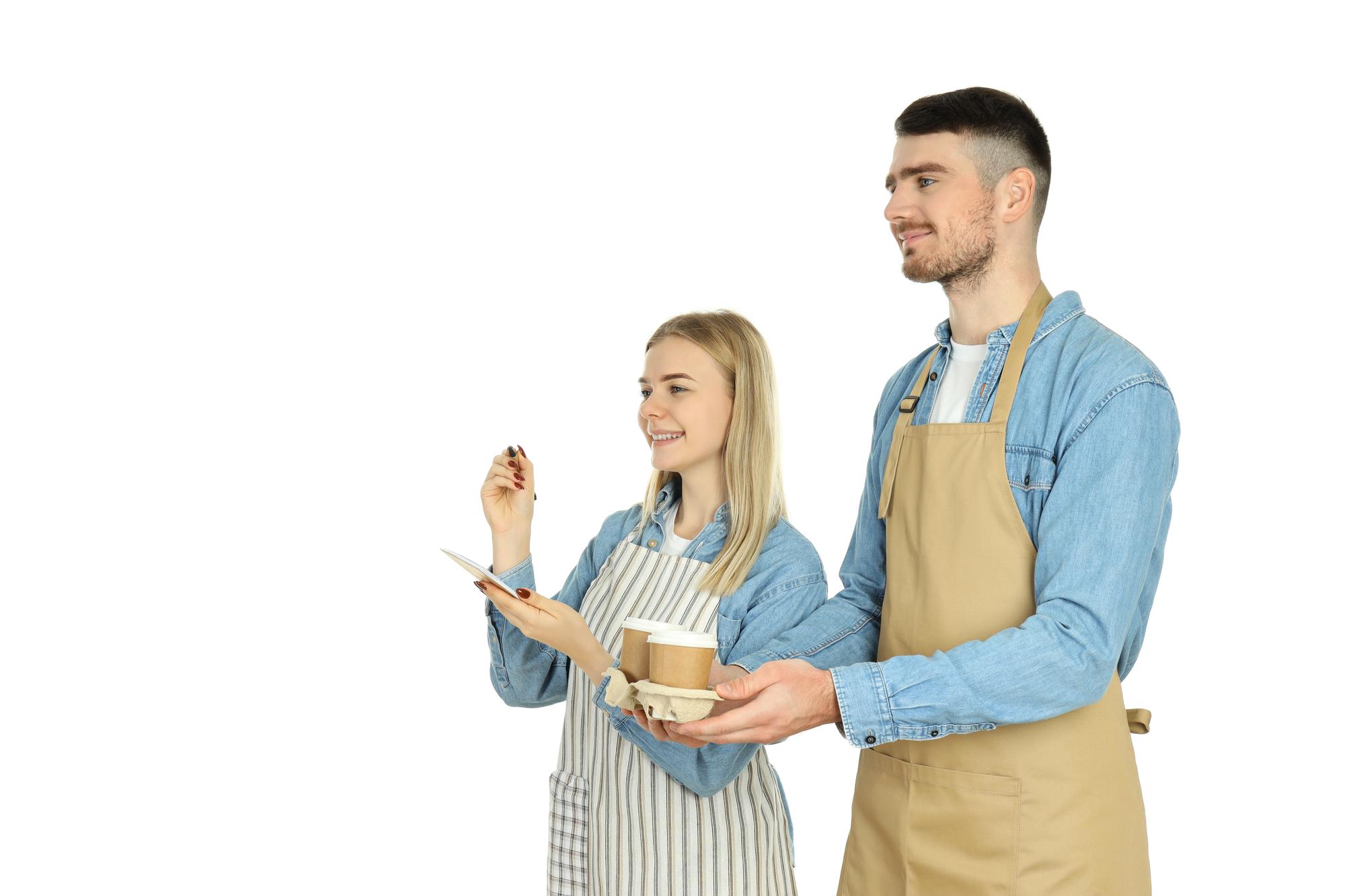 zespoł współpracujący nad menu w jasnej sali szkoleniowej